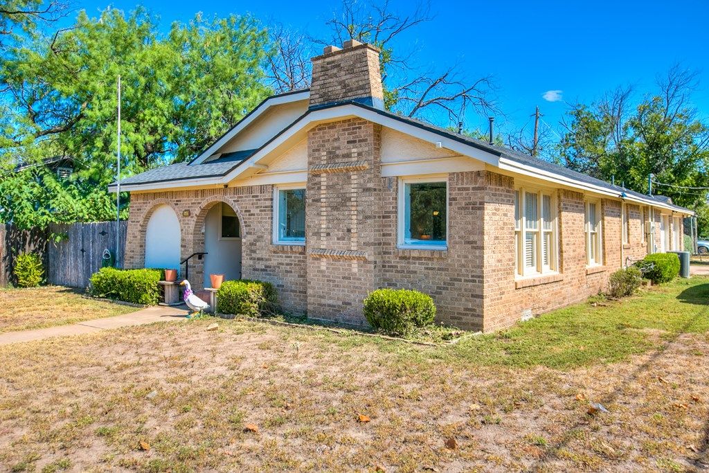 Image 36 of property listing at 2027 Walnut St, San Angelo, TX 76901