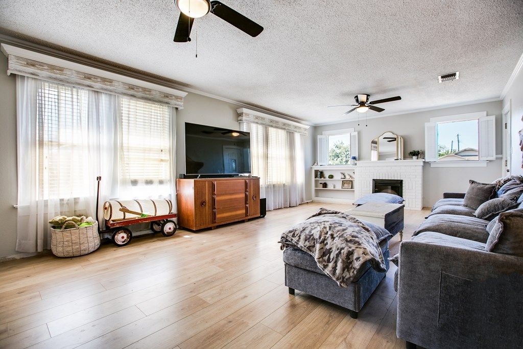 Image 6 of property listing at 2027 Walnut St, San Angelo, TX 76901