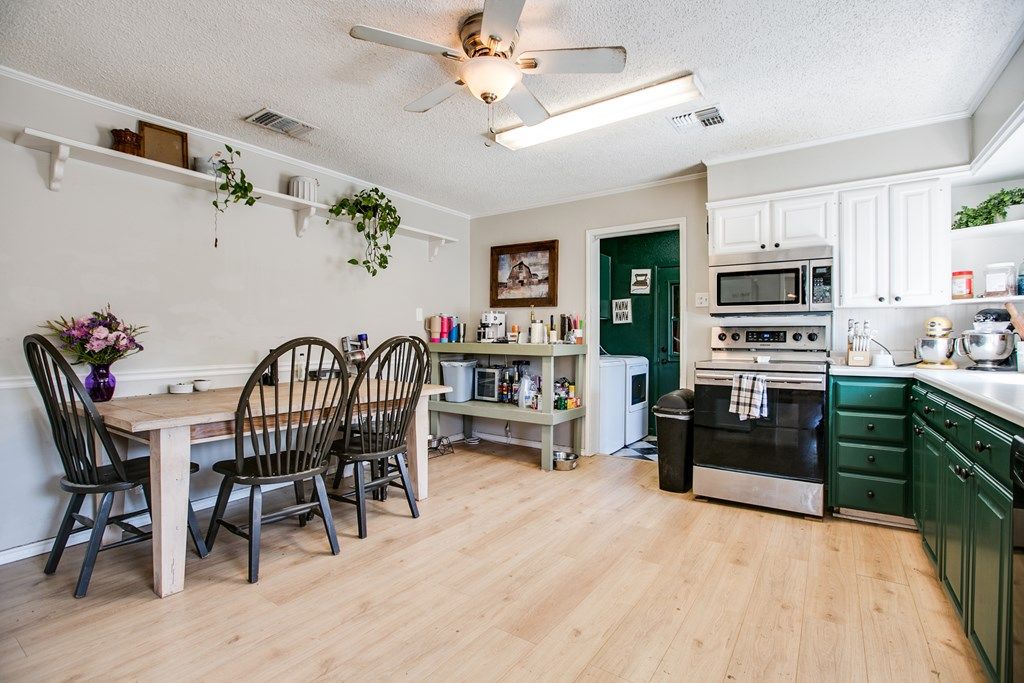 Image 7 of property listing at 2027 Walnut St, San Angelo, TX 76901