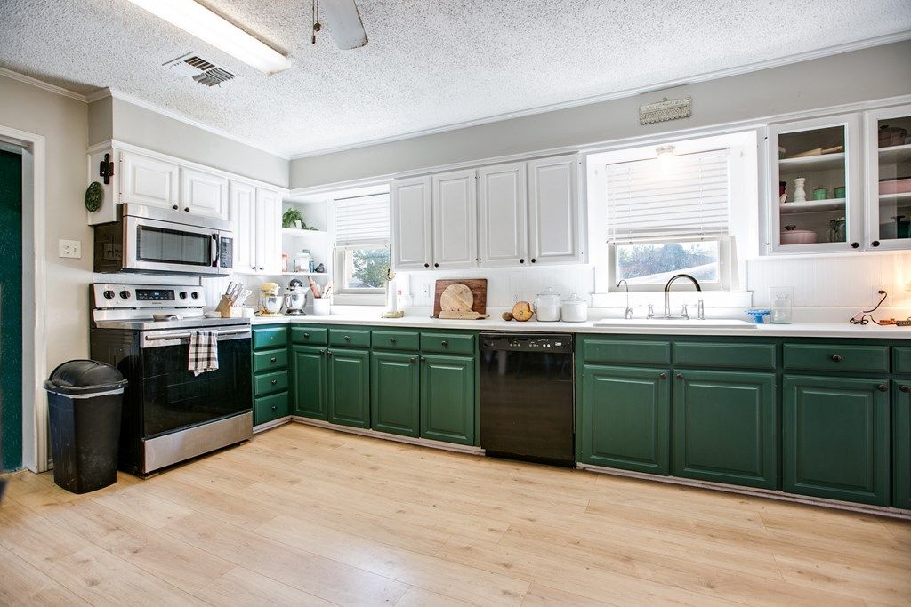 Image 8 of property listing at 2027 Walnut St, San Angelo, TX 76901