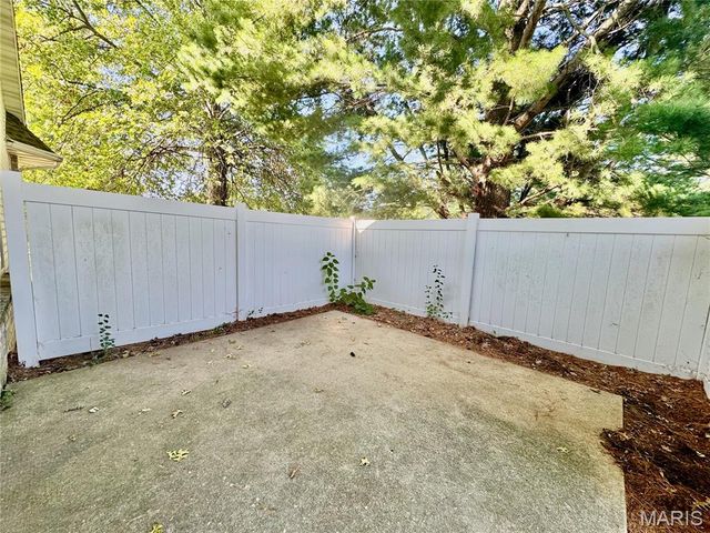4 Clinton Hill Drive, Belleville, IL 62226
