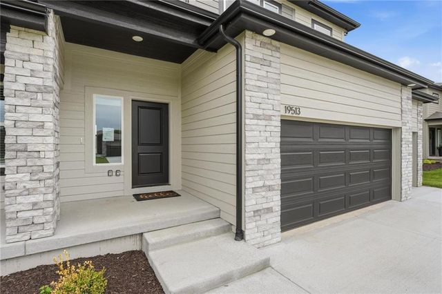 500 SW Chavis Drive, Blue Springs, MO 64064