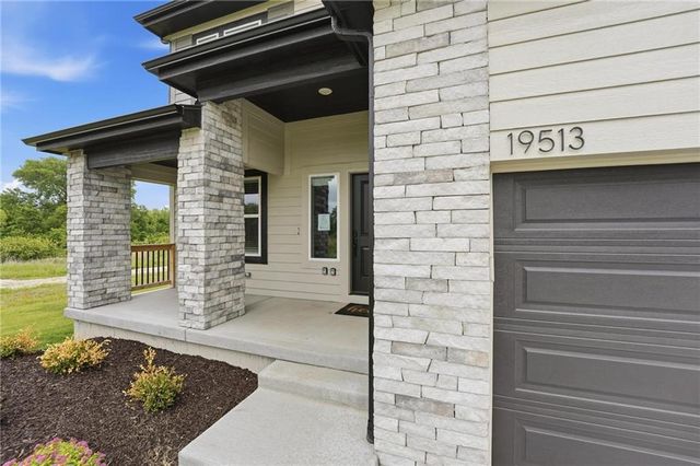 500 SW Chavis Drive, Blue Springs, MO 64064