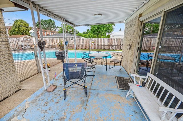 11822 Highland Drive, Warren, MI 48089