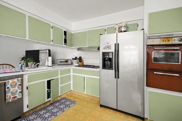 11822 Highland Drive, Warren, MI 48089