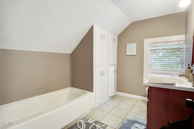 311 South Roan Street, Elizabethton, TN 37643