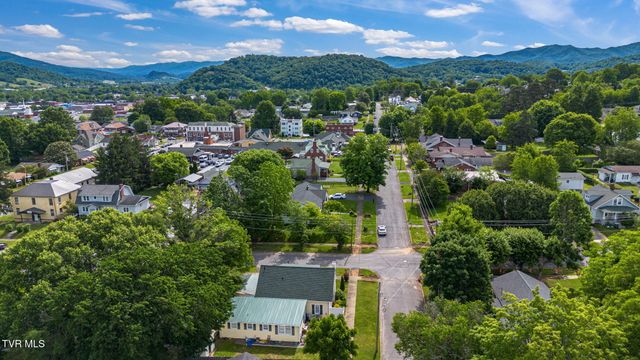 311 South Roan Street, Elizabethton, TN 37643
