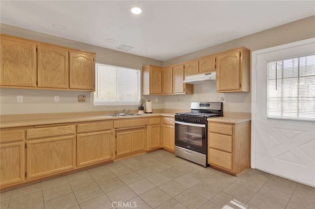 11470 Hawthorne, Hesperia, CA 92345
