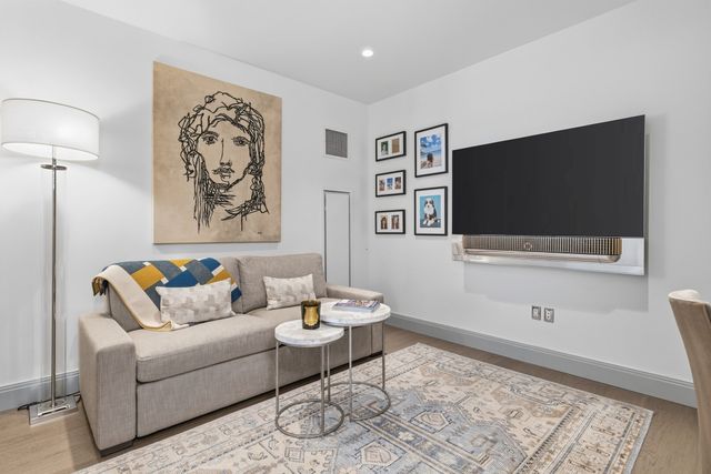 240 Devonshire St 4104, Boston, MA 02110