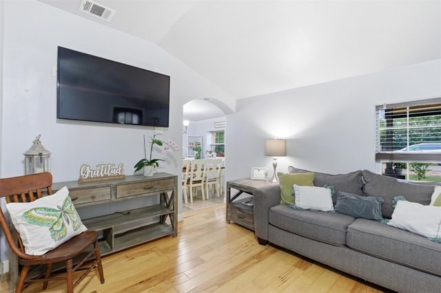 106 Zimmerman Ave, Bastrop, TX 78602