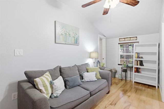 106 Zimmerman Ave, Bastrop, TX 78602