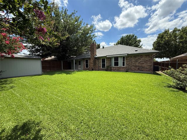 7612 Maplehill Road, Watauga, TX 76148