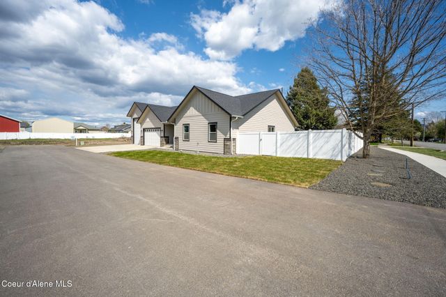 1225 W Orchard Ave, Hayden, ID 83835