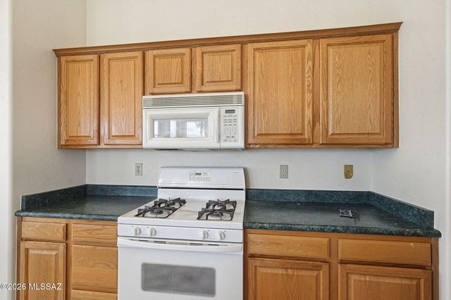 1061 W Ashworth Road, Green Valley, AZ 85614