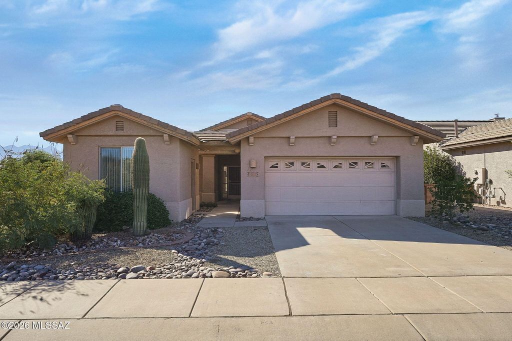 1061 W Ashworth Road, Green Valley, AZ 85614
