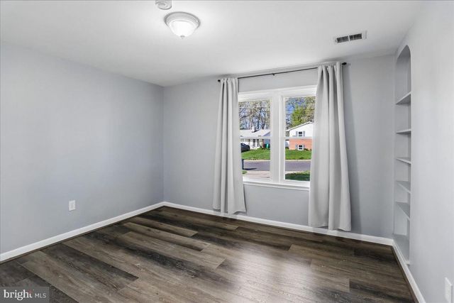 6410 WHITE OAK AVE, Temple Hills, MD 20748