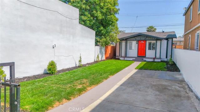 9504 S Main, Los Angeles, CA 90003