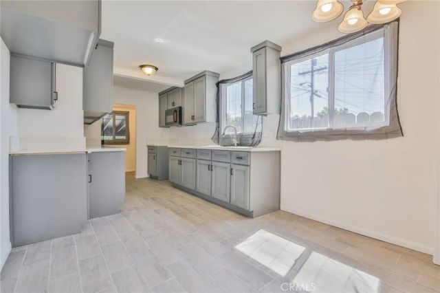 9504 S Main, Los Angeles, CA 90003