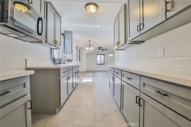 9504 S Main, Los Angeles, CA 90003