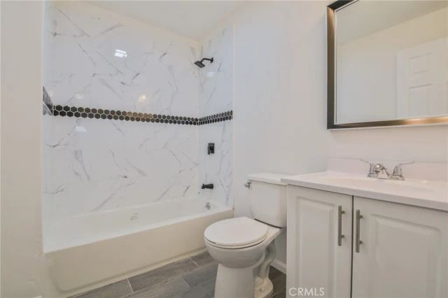 9504 S Main, Los Angeles, CA 90003