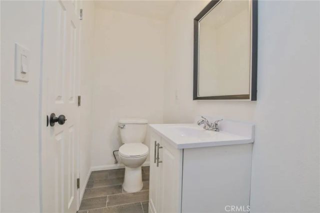 9504 S Main, Los Angeles, CA 90003