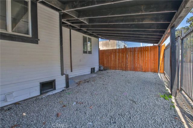 9504 S Main, Los Angeles, CA 90003