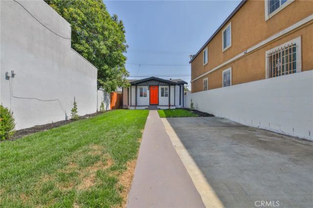 9504 S Main, Los Angeles, CA 90003