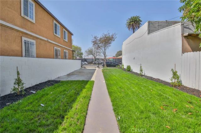 9504 S Main, Los Angeles, CA 90003