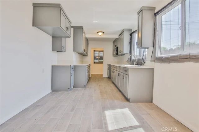 9504 S Main, Los Angeles, CA 90003