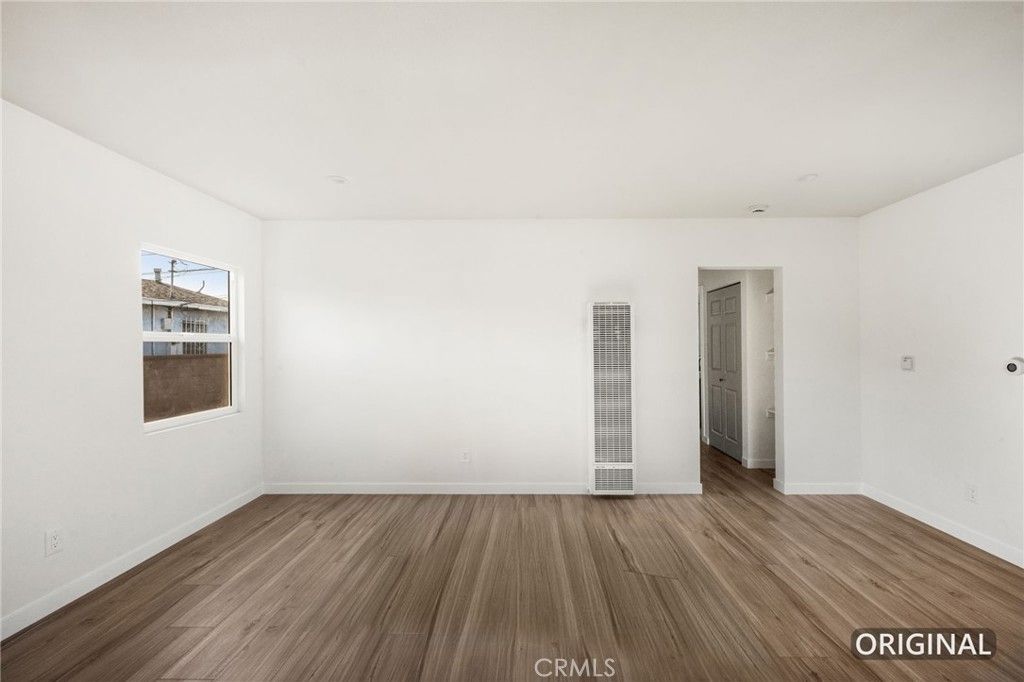Image 4 of property listing at 2101 W 159th, Compton, CA 90220