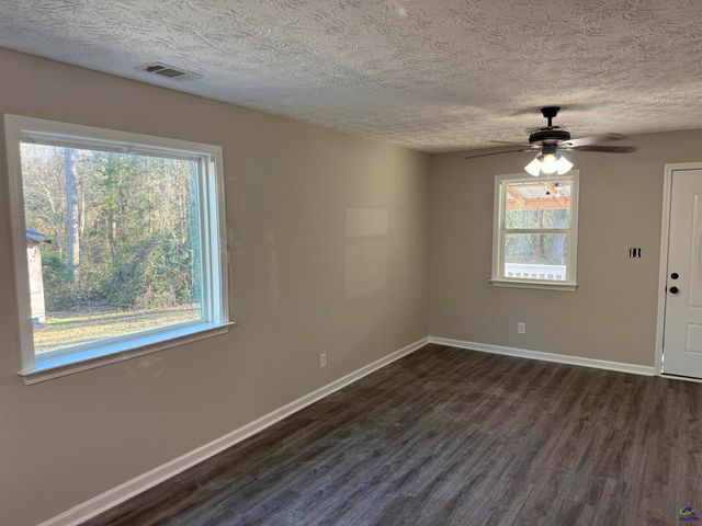 4487 Dixon Rd, Lizella, GA 31052