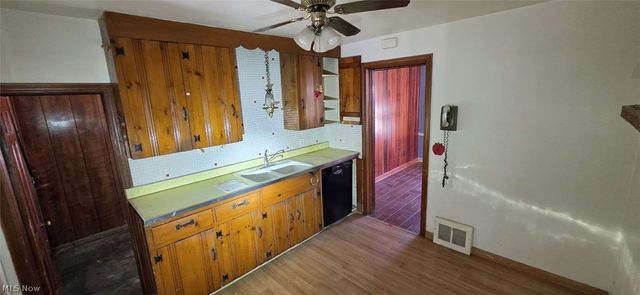 1111 Gordon Road, Lyndhurst, OH 44124