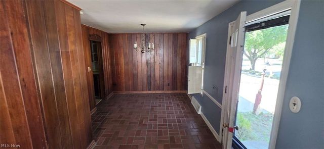 1111 Gordon Road, Lyndhurst, OH 44124
