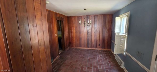 1111 Gordon Road, Lyndhurst, OH 44124