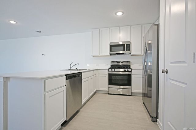 2411 SHADY GRV, New Braunfels, TX 78130