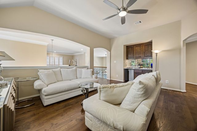 9033 Jasmine Lane, Irving, TX 75063
