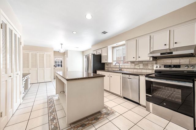 12302 Piping Rock Drive, Houston, TX 77077