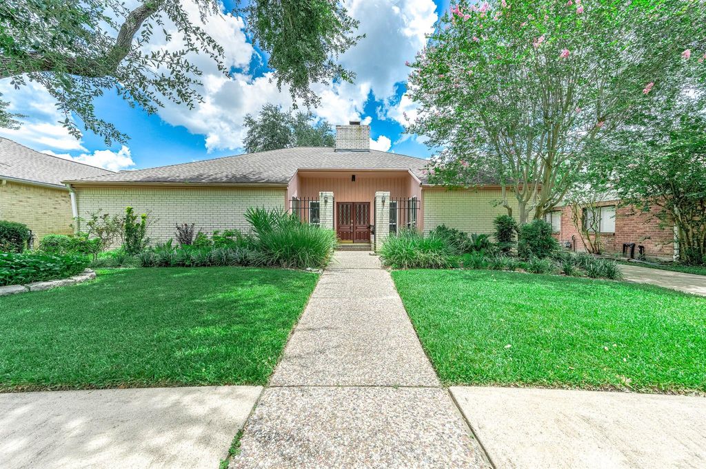 12302 Piping Rock Drive, Houston, TX 77077