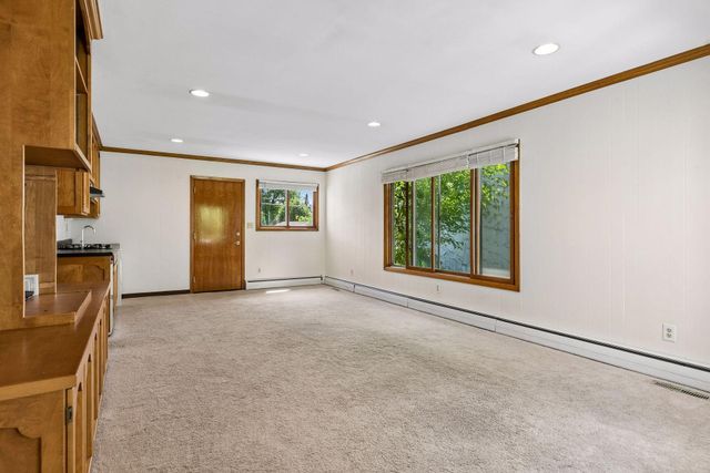 1736 Hillcrest Avenue, Saint Paul, MN 55116