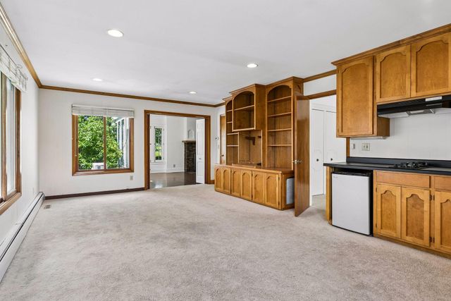 1736 Hillcrest Avenue, Saint Paul, MN 55116