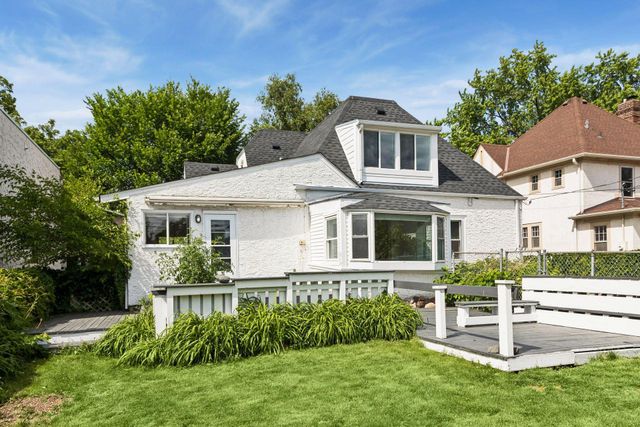 1736 Hillcrest Avenue, Saint Paul, MN 55116