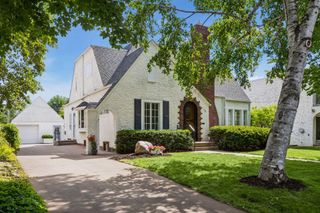 1736 Hillcrest Avenue, Saint Paul, MN 55116