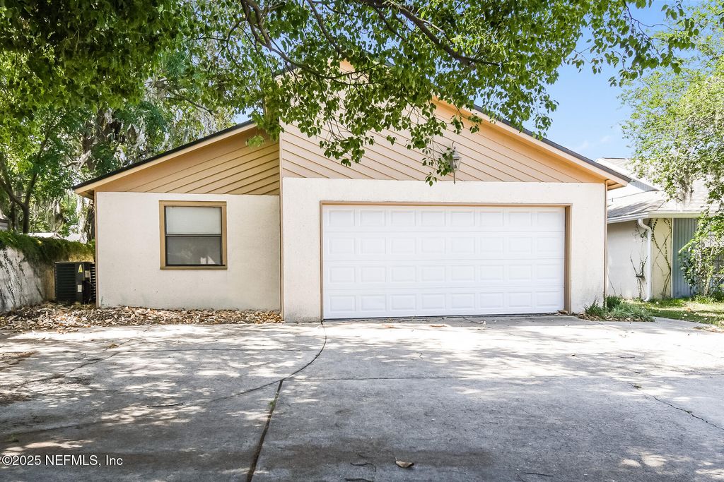 1955 BLUEBIRD E, Orange Park, FL 32073