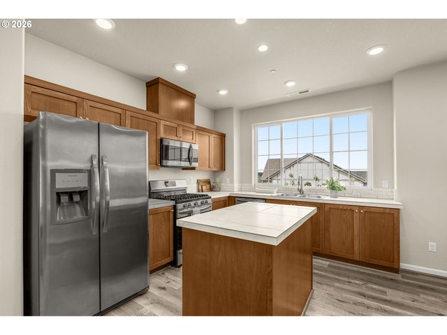 7364 Nw ELISE Ave, Portland, OR 97229
