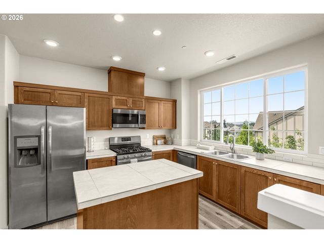 7364 Nw ELISE Ave, Portland, OR 97229