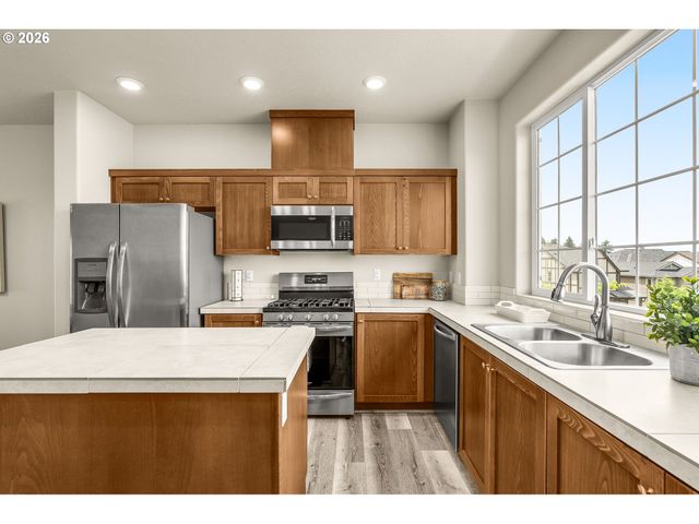 7364 Nw ELISE Ave, Portland, OR 97229