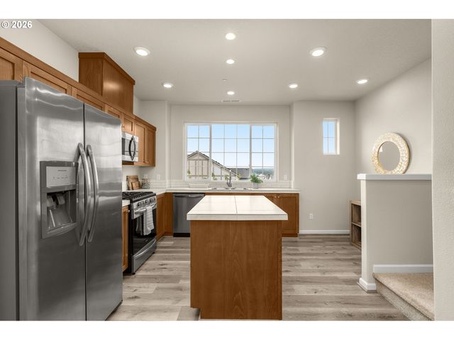 7364 Nw ELISE Ave, Portland, OR 97229