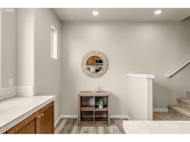 7364 Nw ELISE Ave, Portland, OR 97229