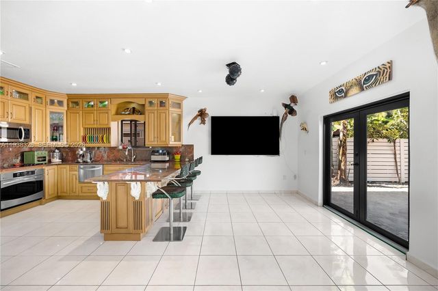 8935 NW 164th St, Miami Lakes, FL 33018