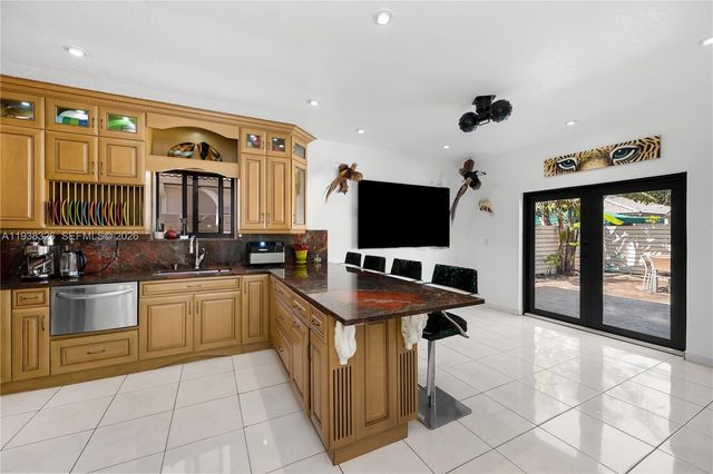 8935 NW 164th St, Miami Lakes, FL 33018